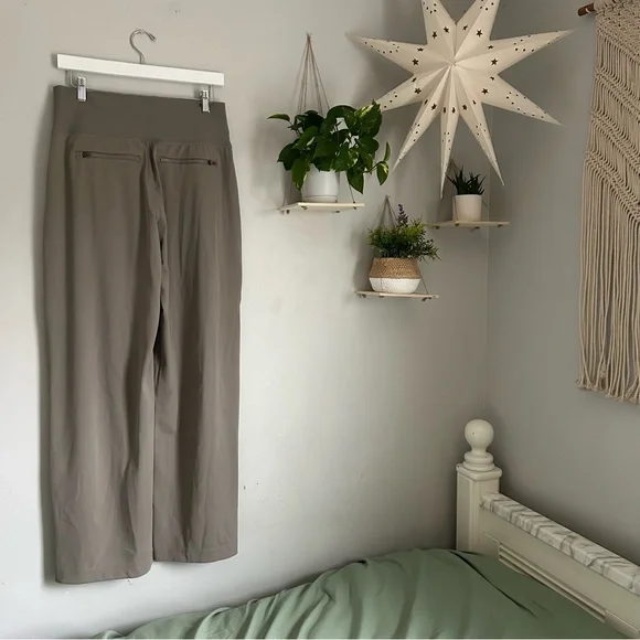 🩷ATHLETA VENICE WIDE LEG HIGH WAISTED HIGH RISE BEIGE NEUTRAL PANT SIZE MEDIUM - Picture 10 of 13